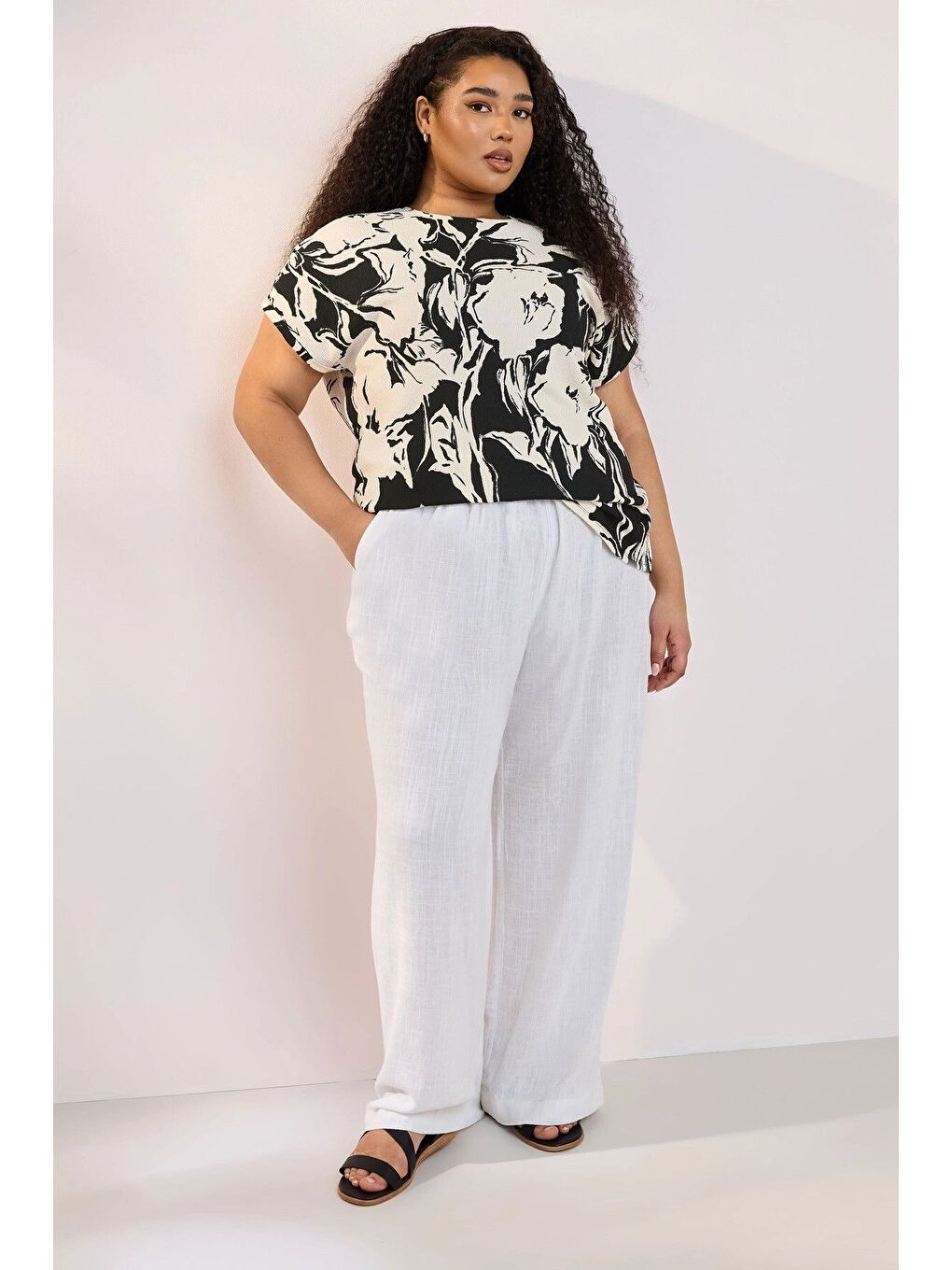 Siyah Büyük Beden Bisiklet Yaka Bürümcük Kumaş Baskılı T-shirt 304115-1