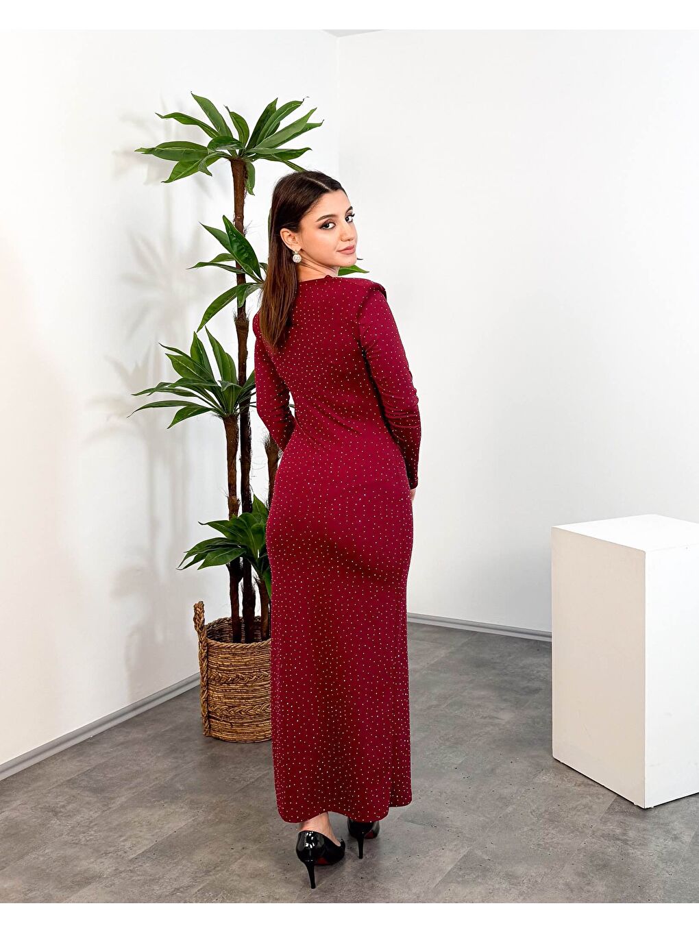 Bordo Taş Detaylı Drapeli Degaje Yaka Uzun Kadın Elbise-1