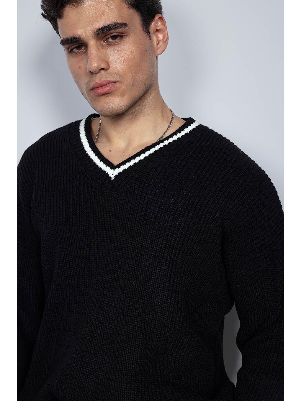 Erkek V Yaka Oversize Kontrast Detaylı %100 Pamuk Kazak Siyah-1