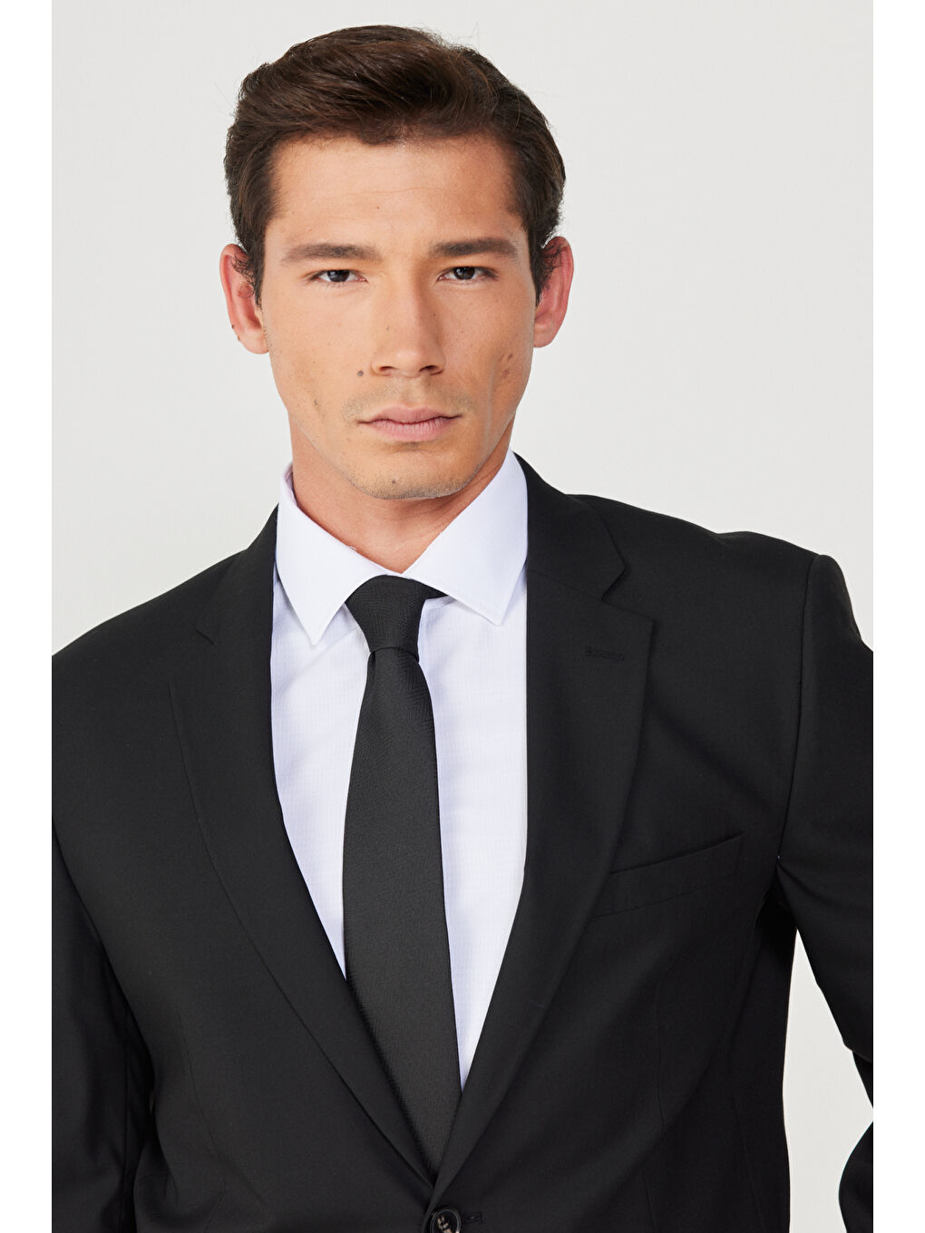 Erkek Siyah Yünlü Slim Fit Mono Yaka Kapak Cepli Takım Elbise-5