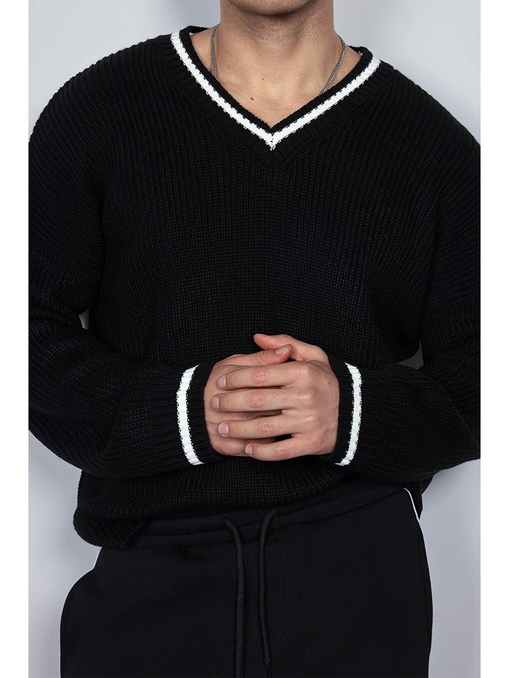 Erkek V Yaka Oversize Kontrast Detaylı %100 Pamuk Kazak Siyah-2