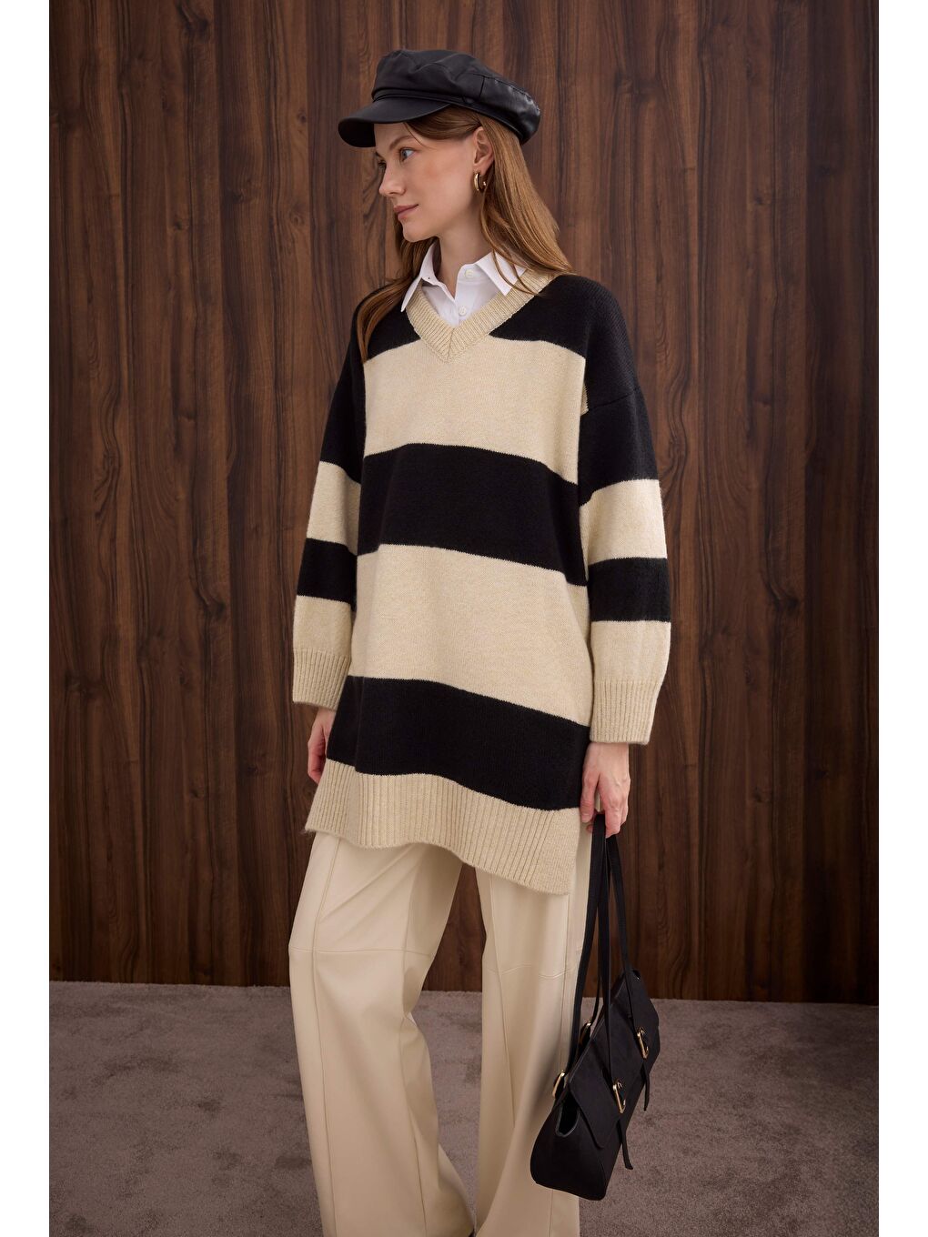 Çizgili V Yaka Kazak Kemik-Siyah