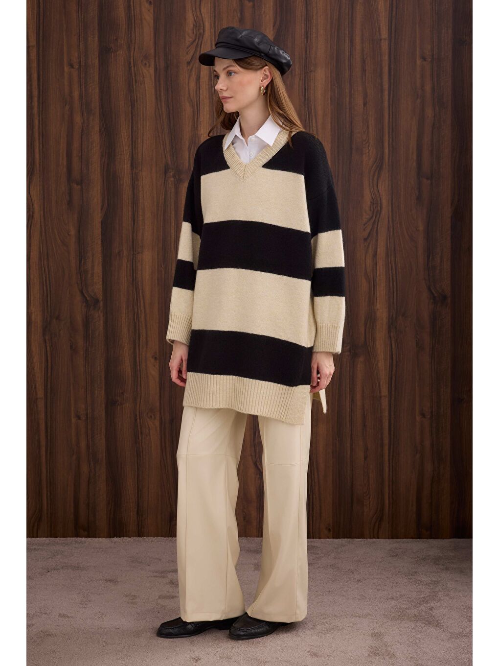 Çizgili V Yaka Kazak Kemik-Siyah-1