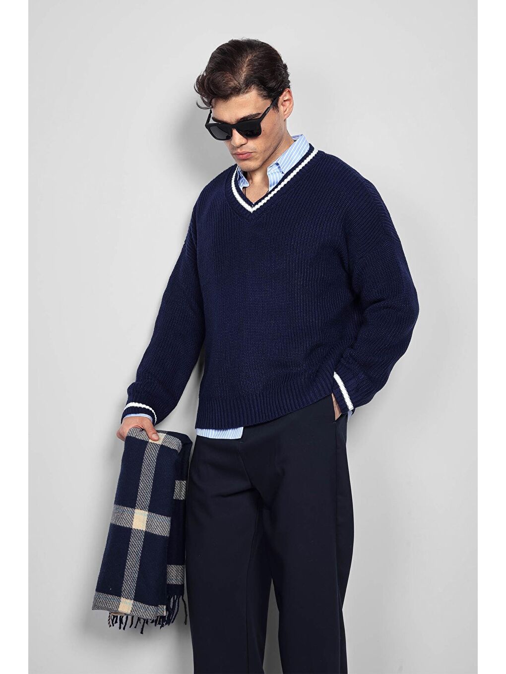 Erkek V Yaka Oversize Kontrast Detaylı %100 Pamuk Kazak Lacivert