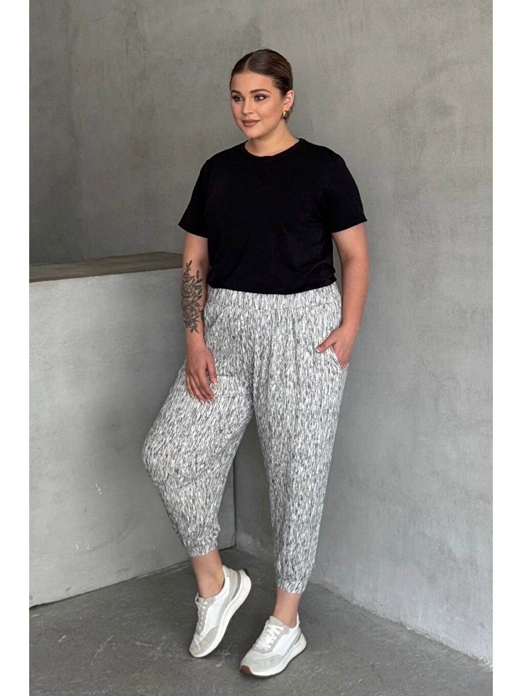 Gri Büyük Beden Beli ve Paçası Lastikli Cepli Bol Pantolon 88-177-6