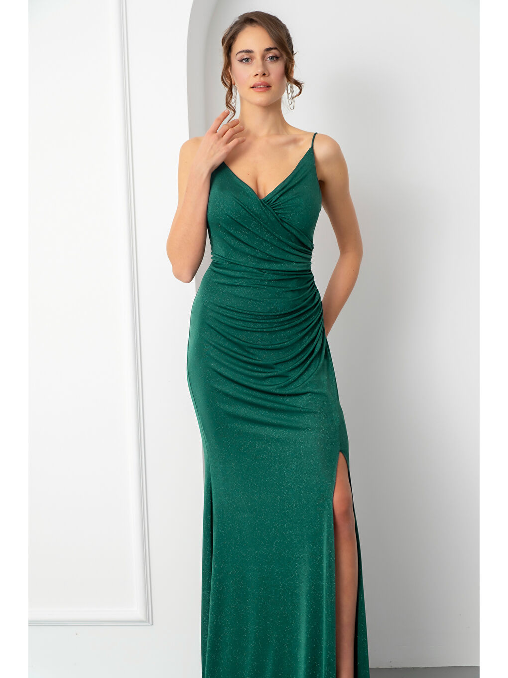 Kadın Zümrüt Yeşili Sırt Dekolteli Simli Uzun Abiye Elbise-1