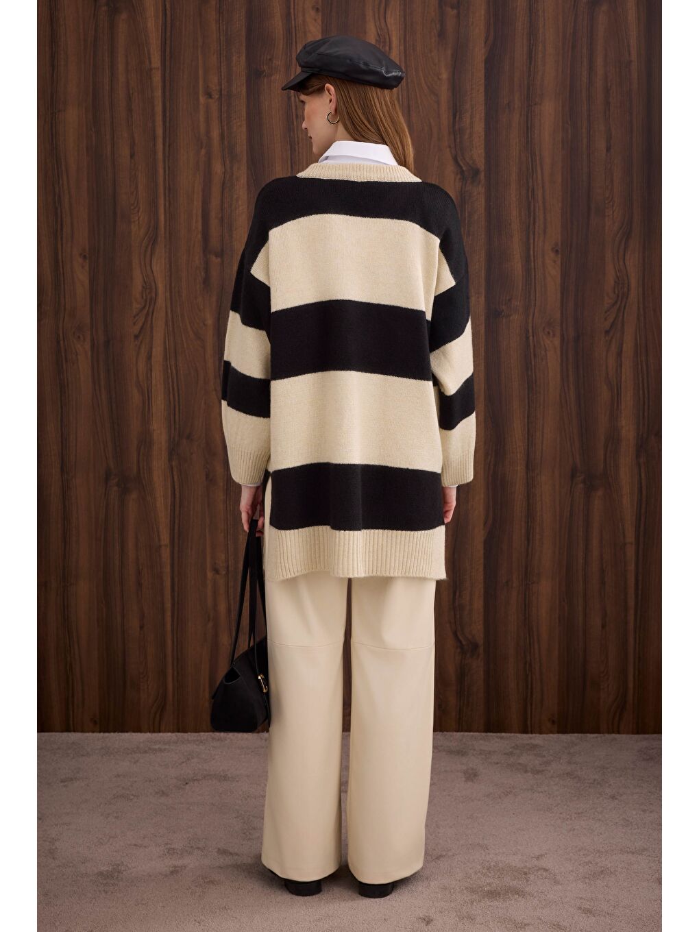 Çizgili V Yaka Kazak Kemik-Siyah-3