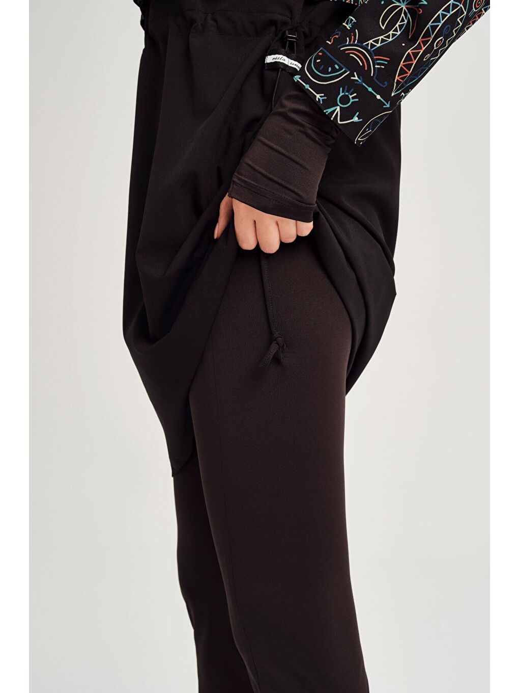 Siyah Esila Tatil Tema Desenli Jileli Tam Tesettür Mayo Üstü 2934-9