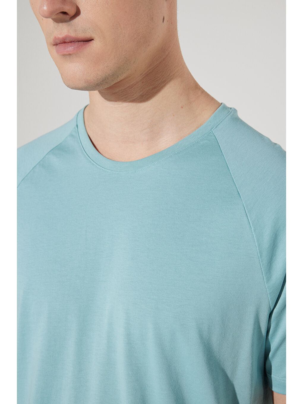 Erkek Petrol Slim Fit Dar Kesim Bisiklet Yaka Pamuklu Kısa Kollu Tişört-3