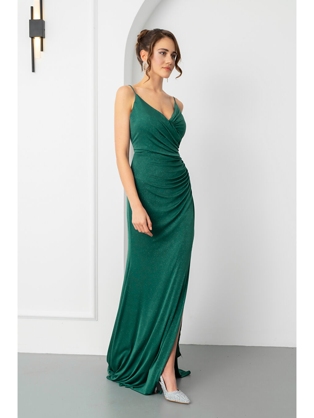 Kadın Zümrüt Yeşili Sırt Dekolteli Simli Uzun Abiye Elbise-2