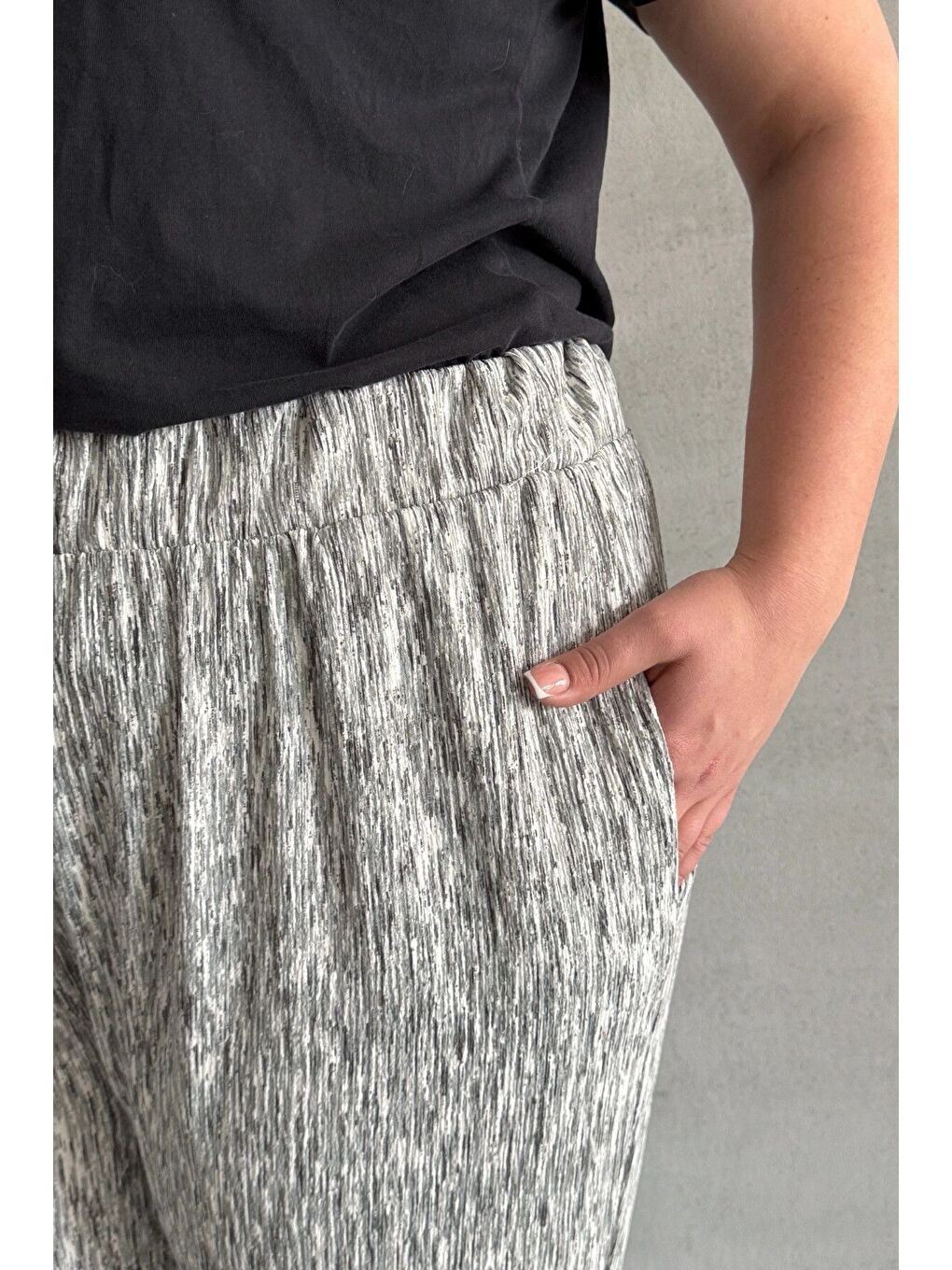 Gri Büyük Beden Beli ve Paçası Lastikli Cepli Bol Pantolon 88-177-7