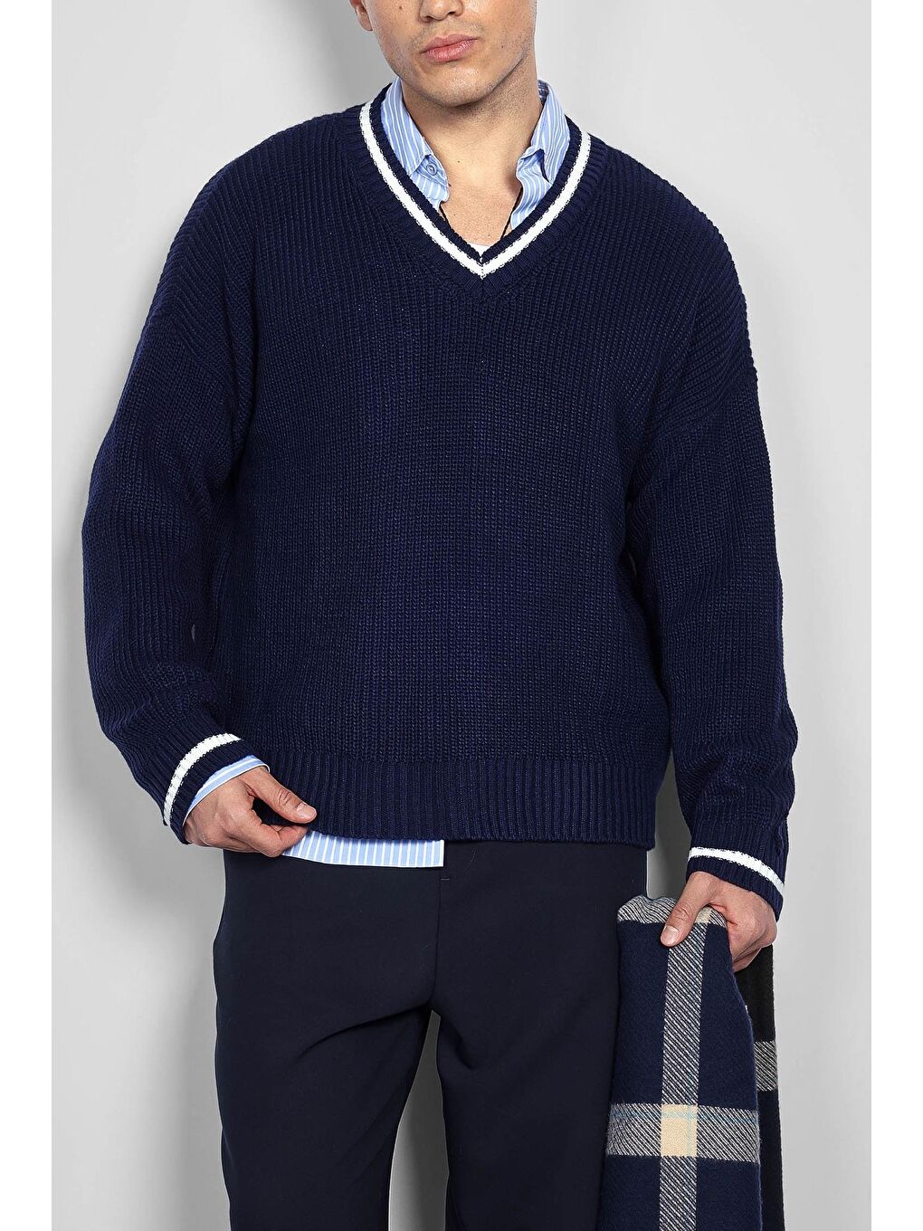 Erkek V Yaka Oversize Kontrast Detaylı %100 Pamuk Kazak Lacivert-1