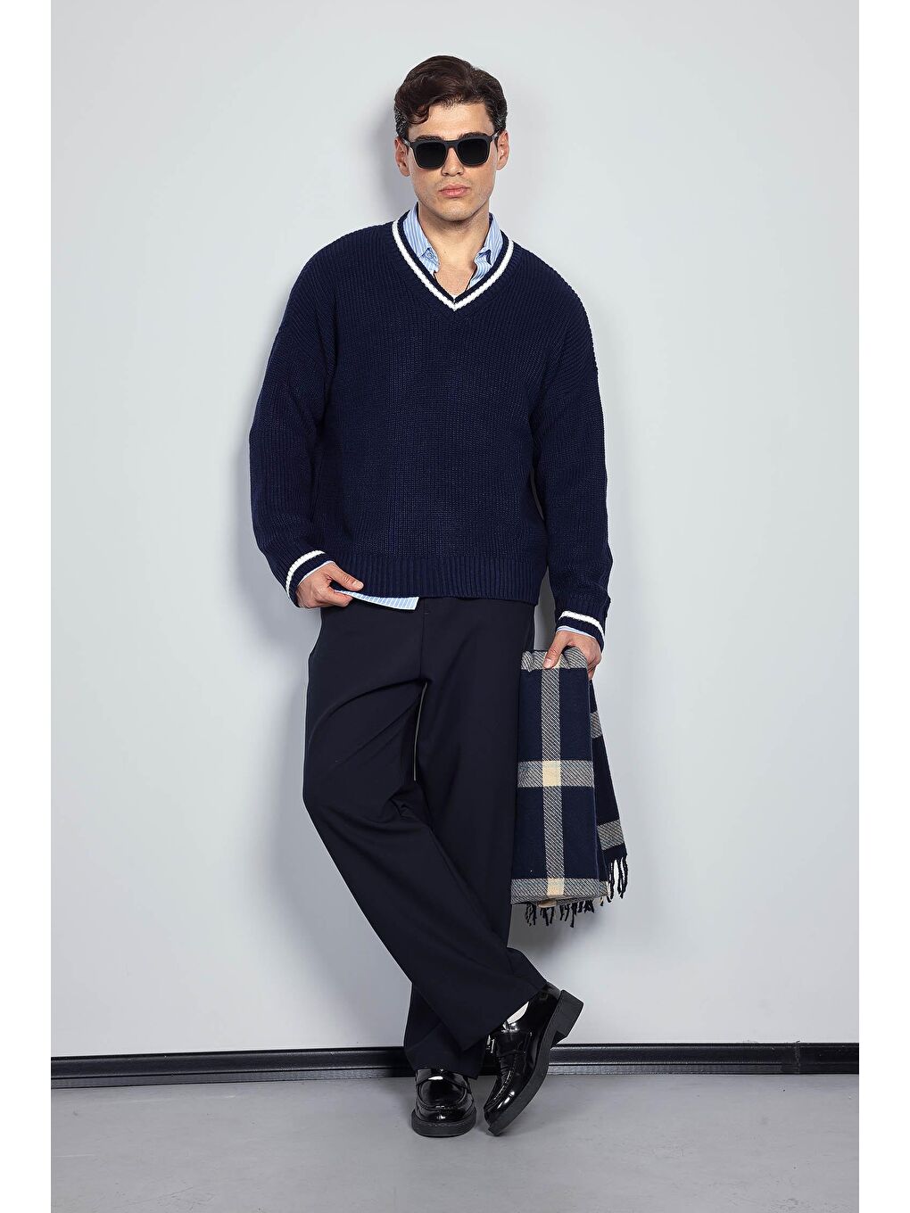 Erkek V Yaka Oversize Kontrast Detaylı %100 Pamuk Kazak Lacivert-3