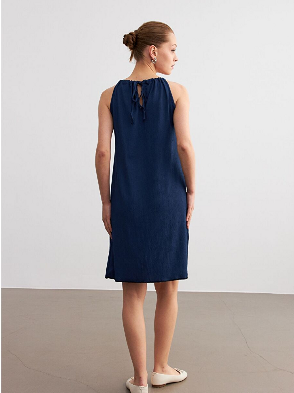 Lacivert Laci Boyundan Bağlamalı Krinkıl Mini Elbise-2