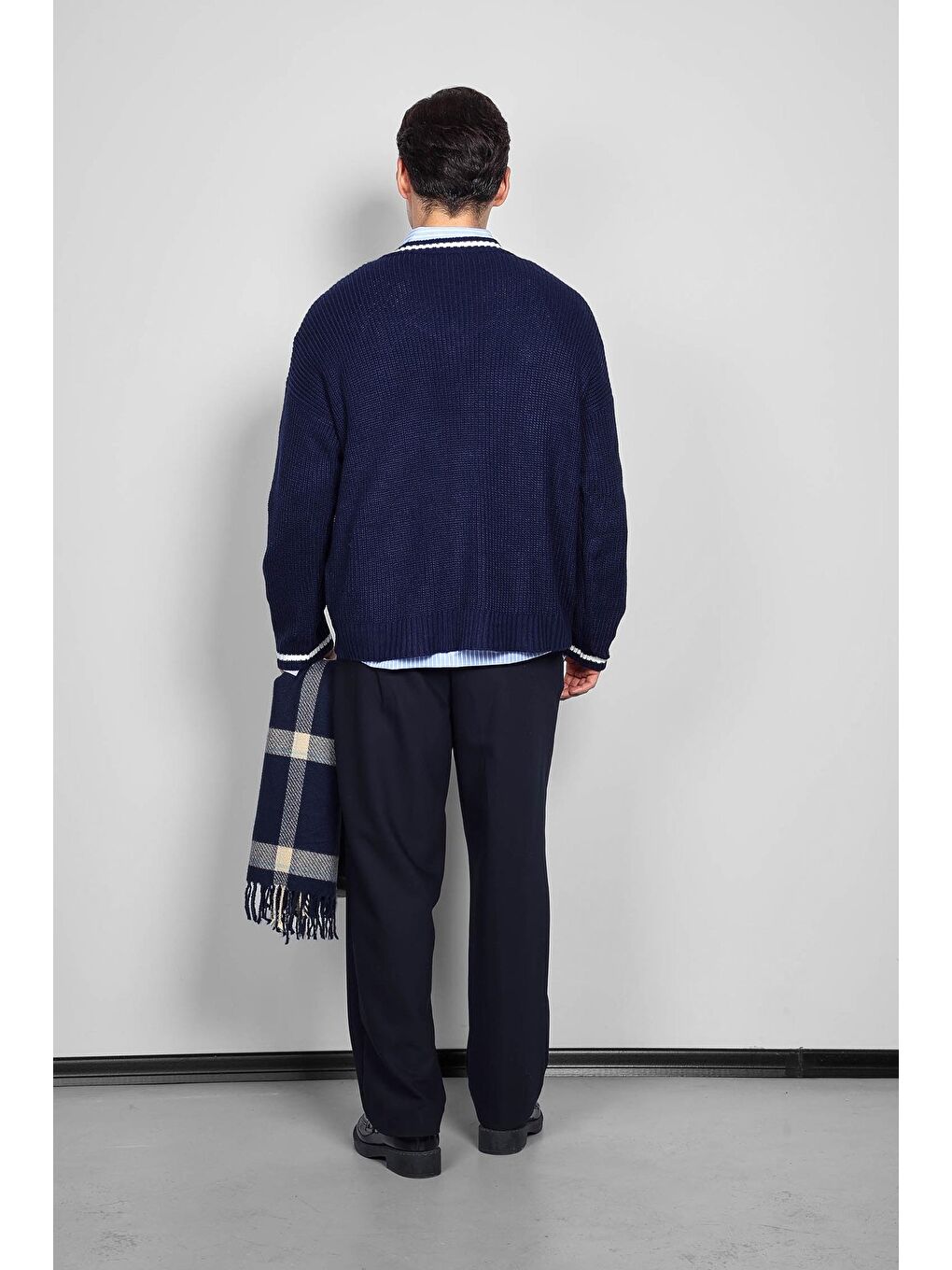 Erkek V Yaka Oversize Kontrast Detaylı %100 Pamuk Kazak Lacivert-5