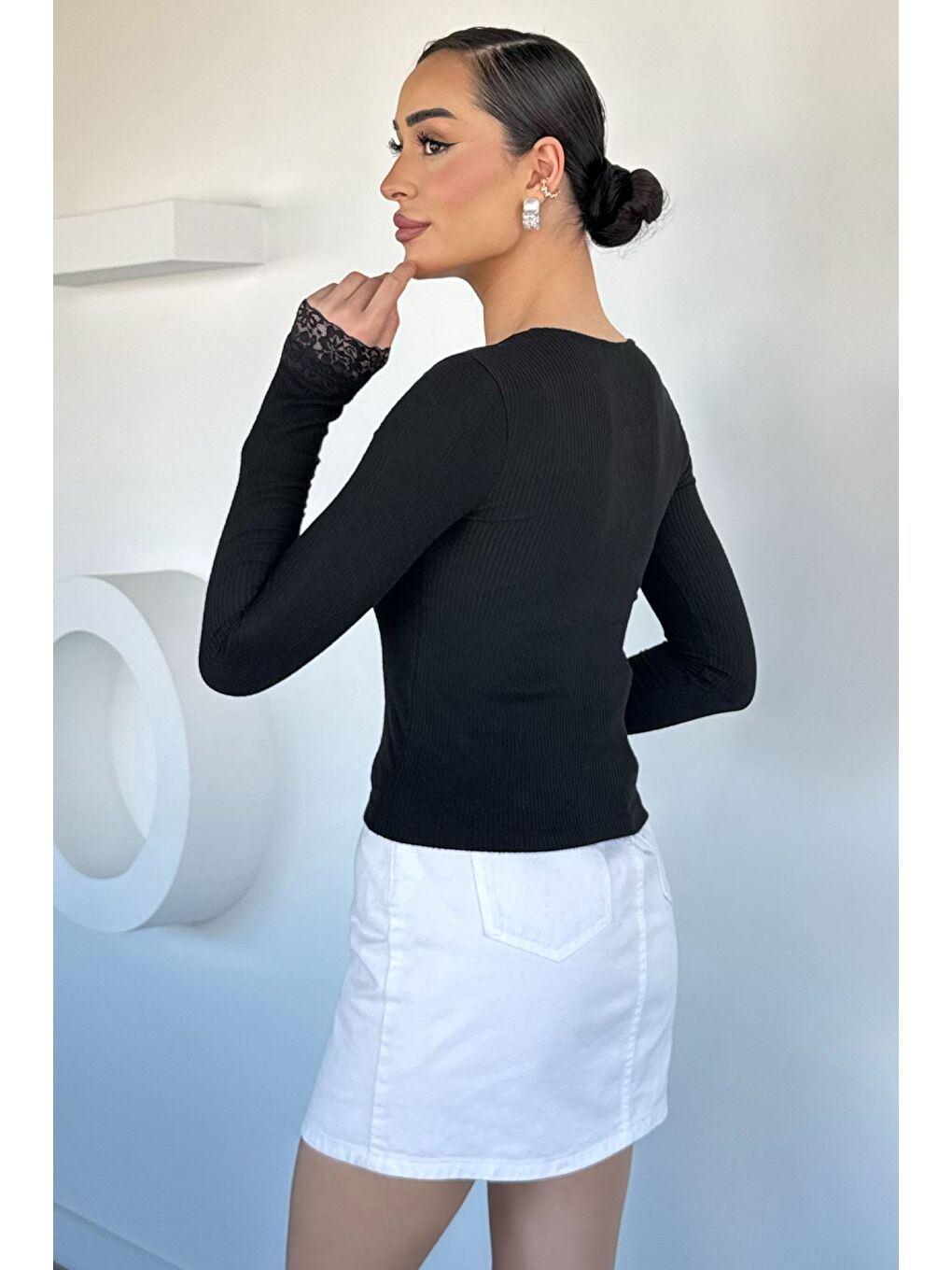 Siyah Kadın V Yaka Dantel Detaylı Elastanlı Bluz-3