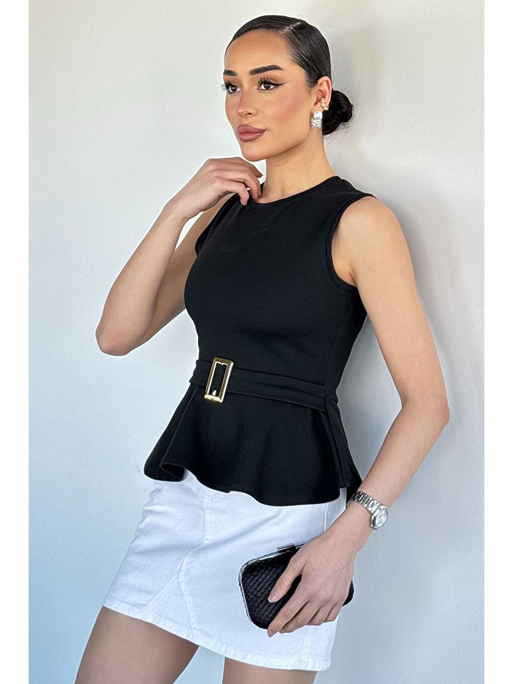 Siyah Kadın Kemer Detaylı Gold Tokalı Volan Bluz-1