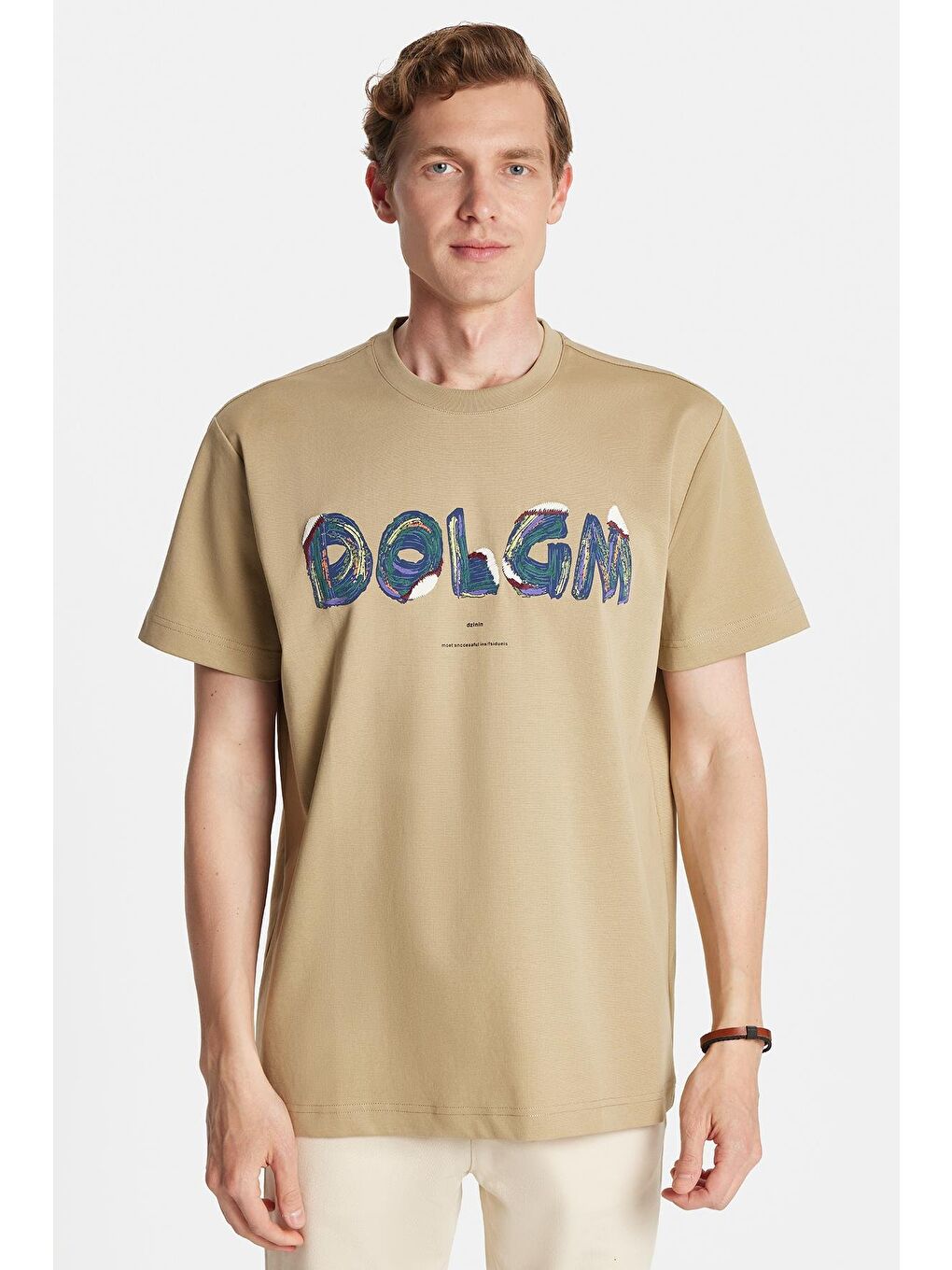 Relax Fit Rahat Kesim Pamuklu Ön Baskı Ve Nakış Detaylı Bisiklet Yaka Bej Erkek Tişört