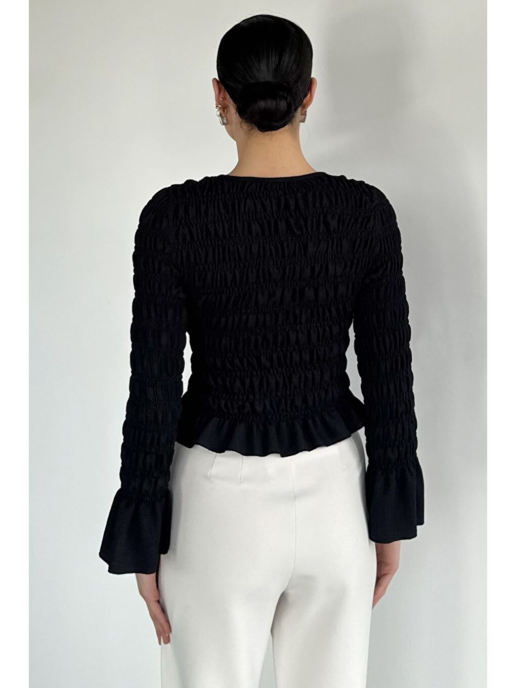 Siyah Kadın Ön Düğmeli Fırfırlı Gipeli Bluz-3