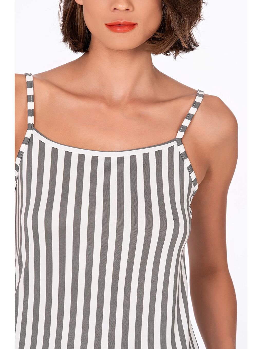 Gri Kadın Çizgili İp Askılı Şortlu Pijama Takımı-1