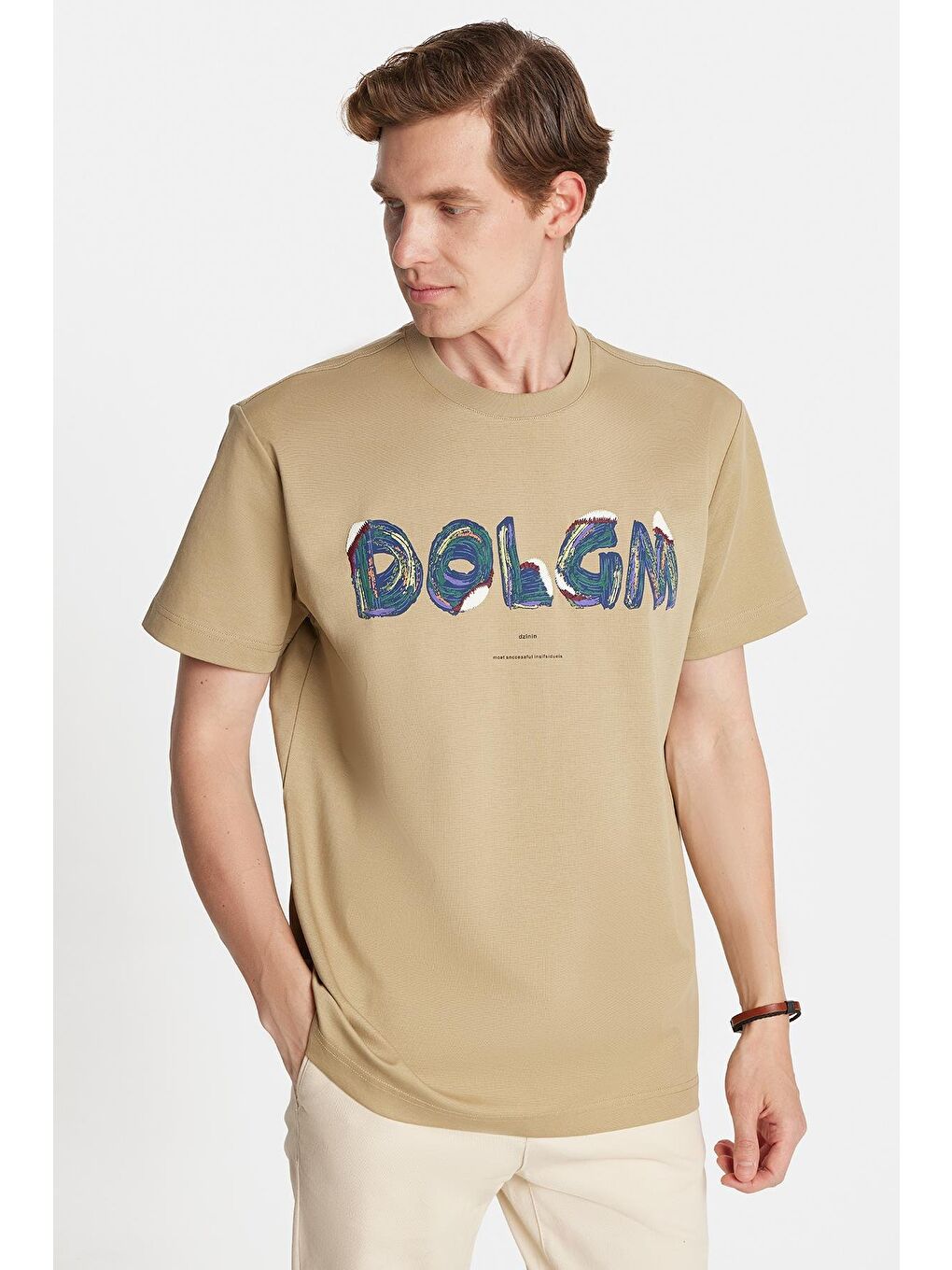 Relax Fit Rahat Kesim Pamuklu Ön Baskı Ve Nakış Detaylı Bisiklet Yaka Bej Erkek Tişört-3