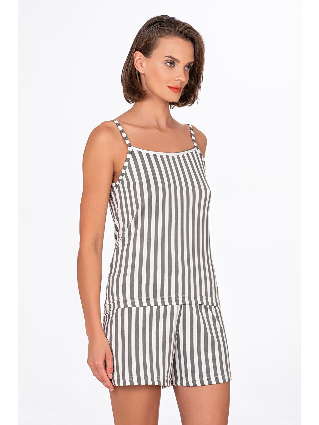 Gri Kadın Çizgili İp Askılı Şortlu Pijama Takımı-3