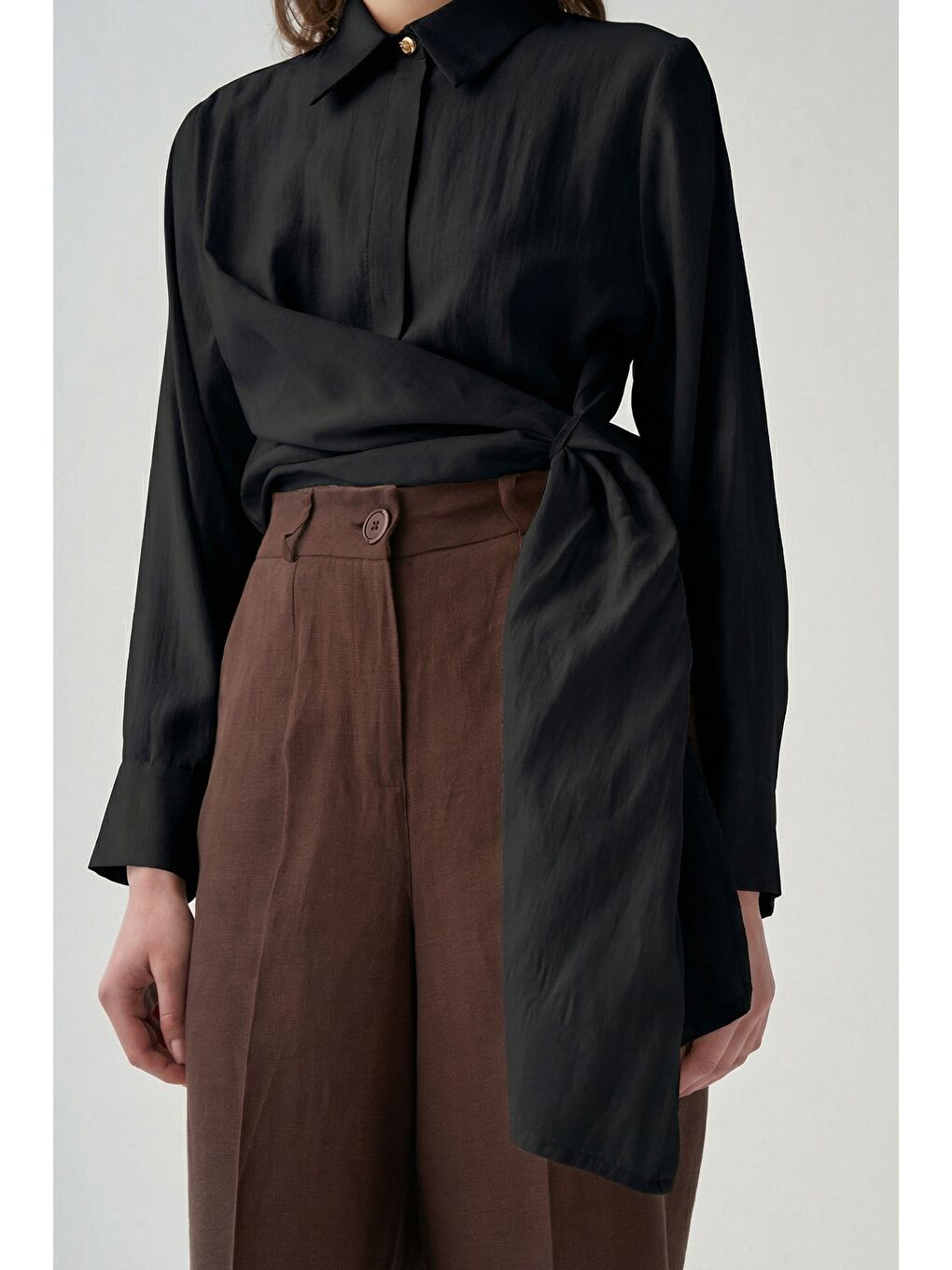 Siyah-Manşet Nakış Detaylı Gömlek-2