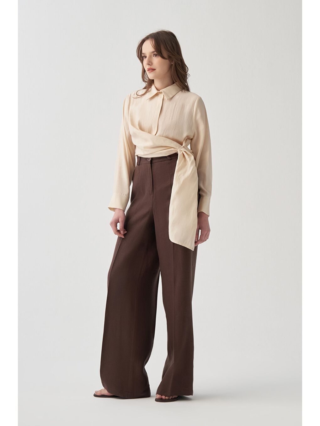 Açık Bej-Manşet Nakış Detaylı Gömlek-1