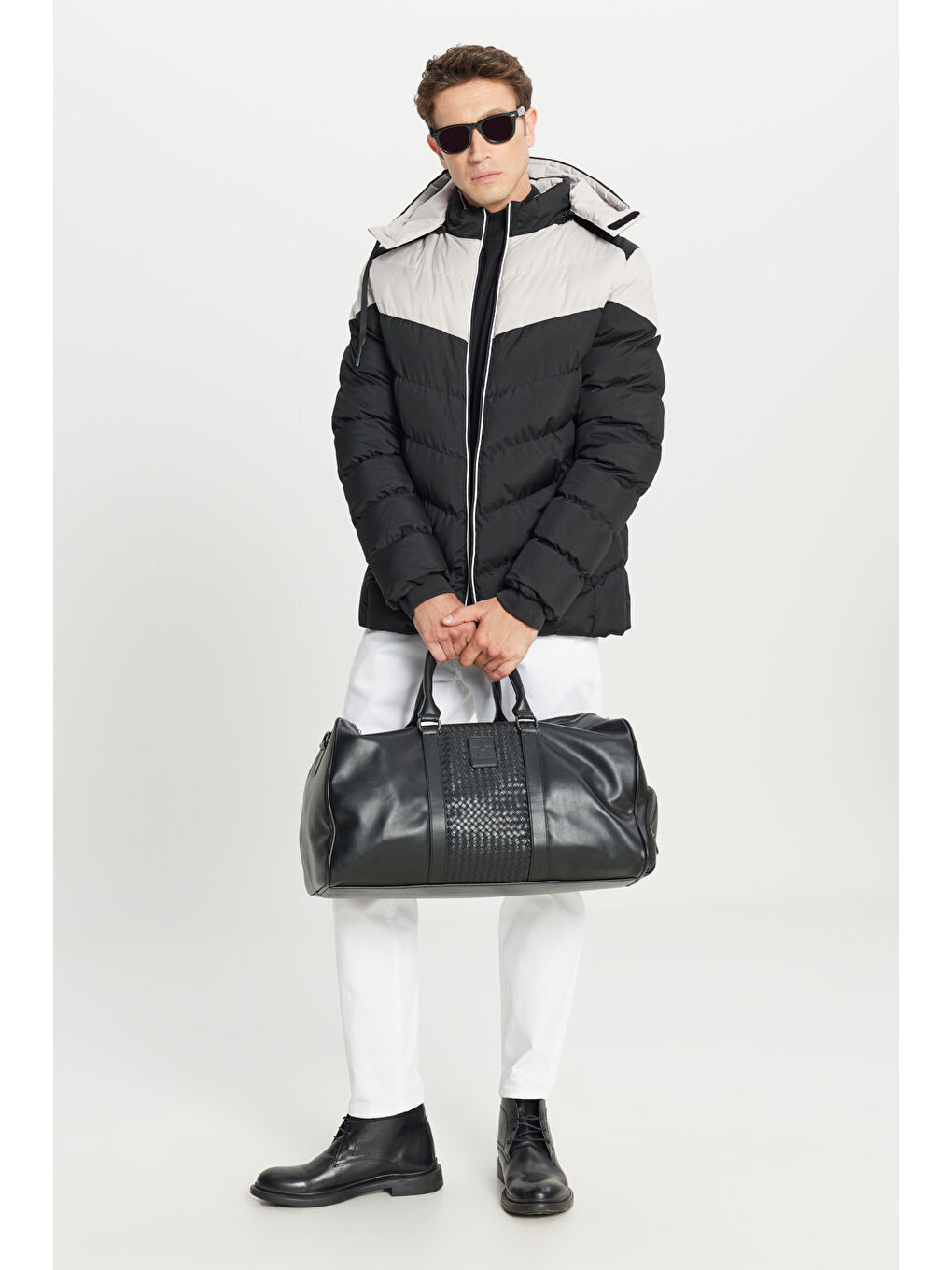 Erkek Siyah-Bej Standart Fit Normal Kesim Dik Yaka Kapüşonlu Yan Cepli Şişme Mont-1