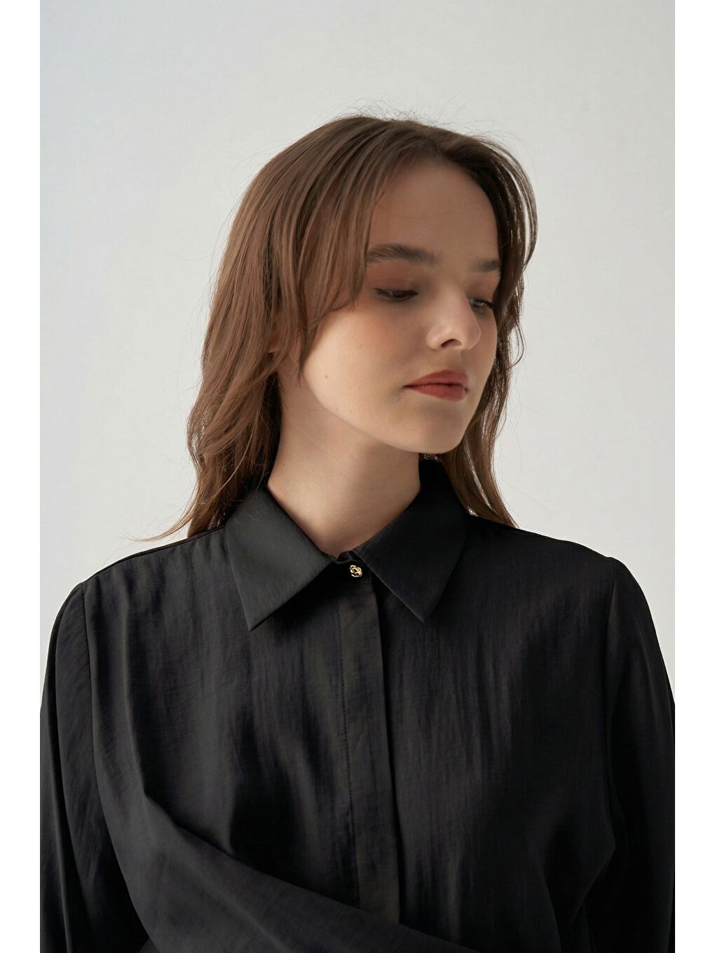 Siyah-Manşet Nakış Detaylı Gömlek-3