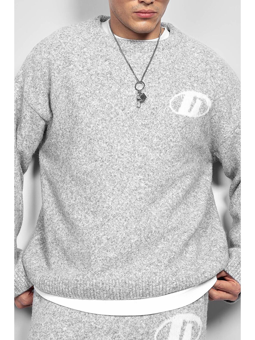 Erkek Oversize Boxy Fit Logo Detaylı Tüylü %100 Pamuk Kazak Gri-2