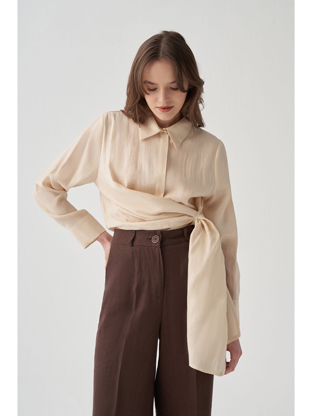 Açık Bej-Manşet Nakış Detaylı Gömlek-3