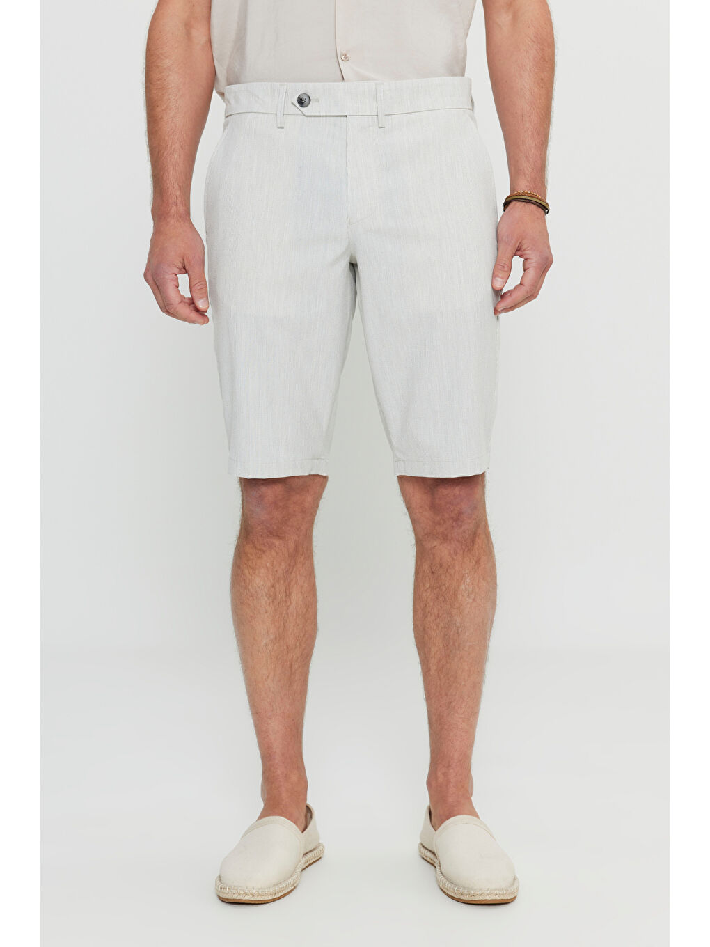 Erkek Gri Pamuklu Slim Fit Dar Kesim Gofre Desenli Yan Cepli Esnek Travel Şort-1