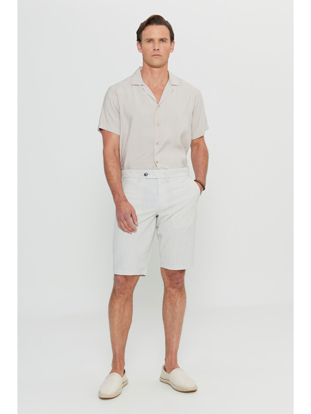 Erkek Gri Pamuklu Slim Fit Dar Kesim Gofre Desenli Yan Cepli Esnek Travel Şort-2