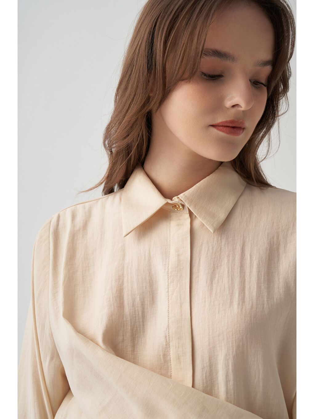 Açık Bej-Manşet Nakış Detaylı Gömlek-4