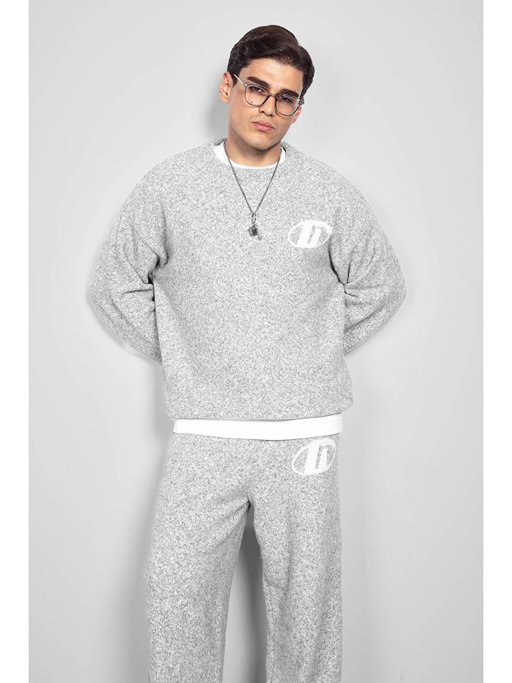 Erkek Oversize Boxy Fit Logo Detaylı Tüylü %100 Pamuk Kazak Gri-5