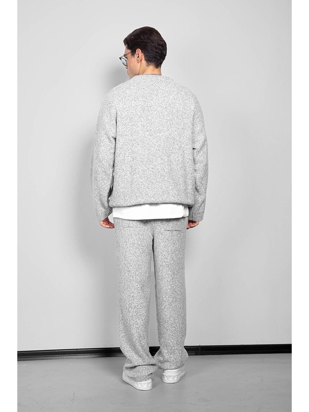 Erkek Oversize Boxy Fit Logo Detaylı Tüylü %100 Pamuk Kazak Gri-6