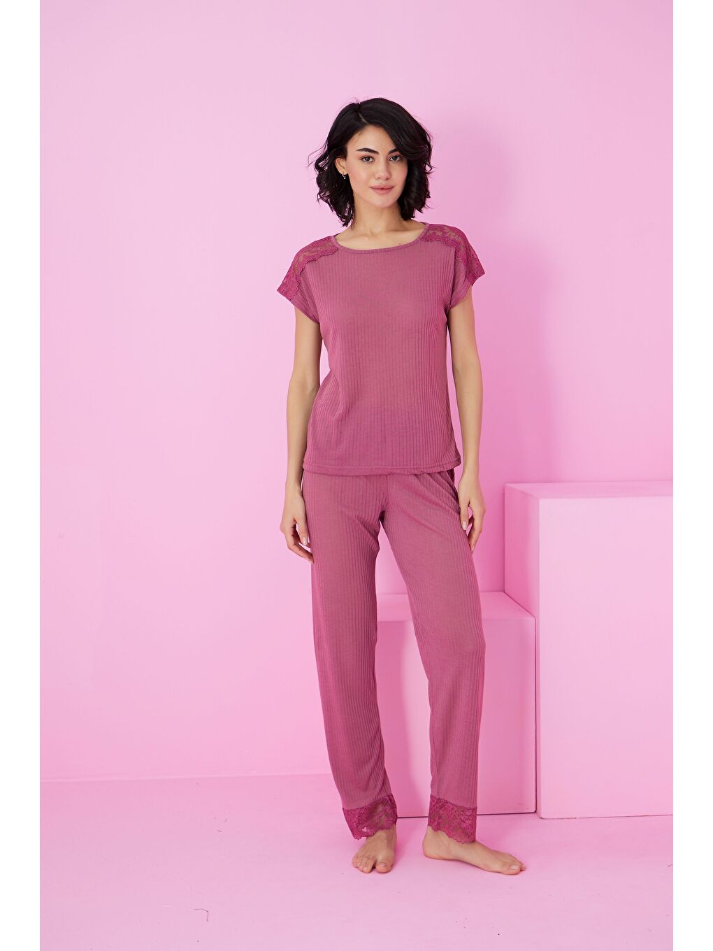 Pembe Gülkurusu Soft Touch İnce Mevsimlik Dantel Detaylı Örme Pijama Takım7864-1