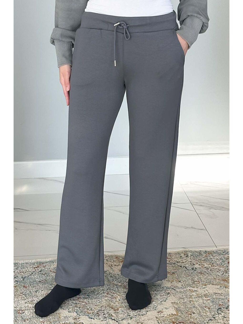 Gri Beli Lastikli Pantolon Görünümlü Bol Paça Kadın Eşofman Altı 8015 Füme