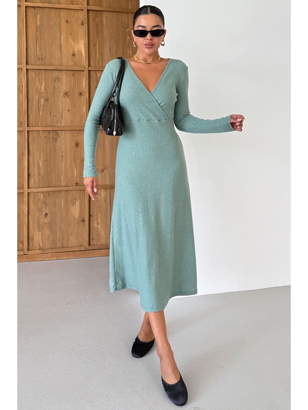 Kadın Mint Yeşili Kruvaze Yakalı Uzun Kollu Midi Boy İnterlok Elbise