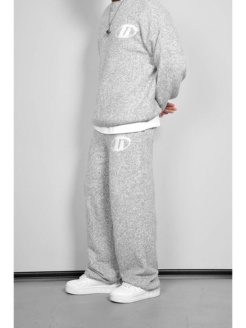 Erkek Oversize Logo Detaylı Tüylü %100 Pamuk Jogger Pantolon Gri-2