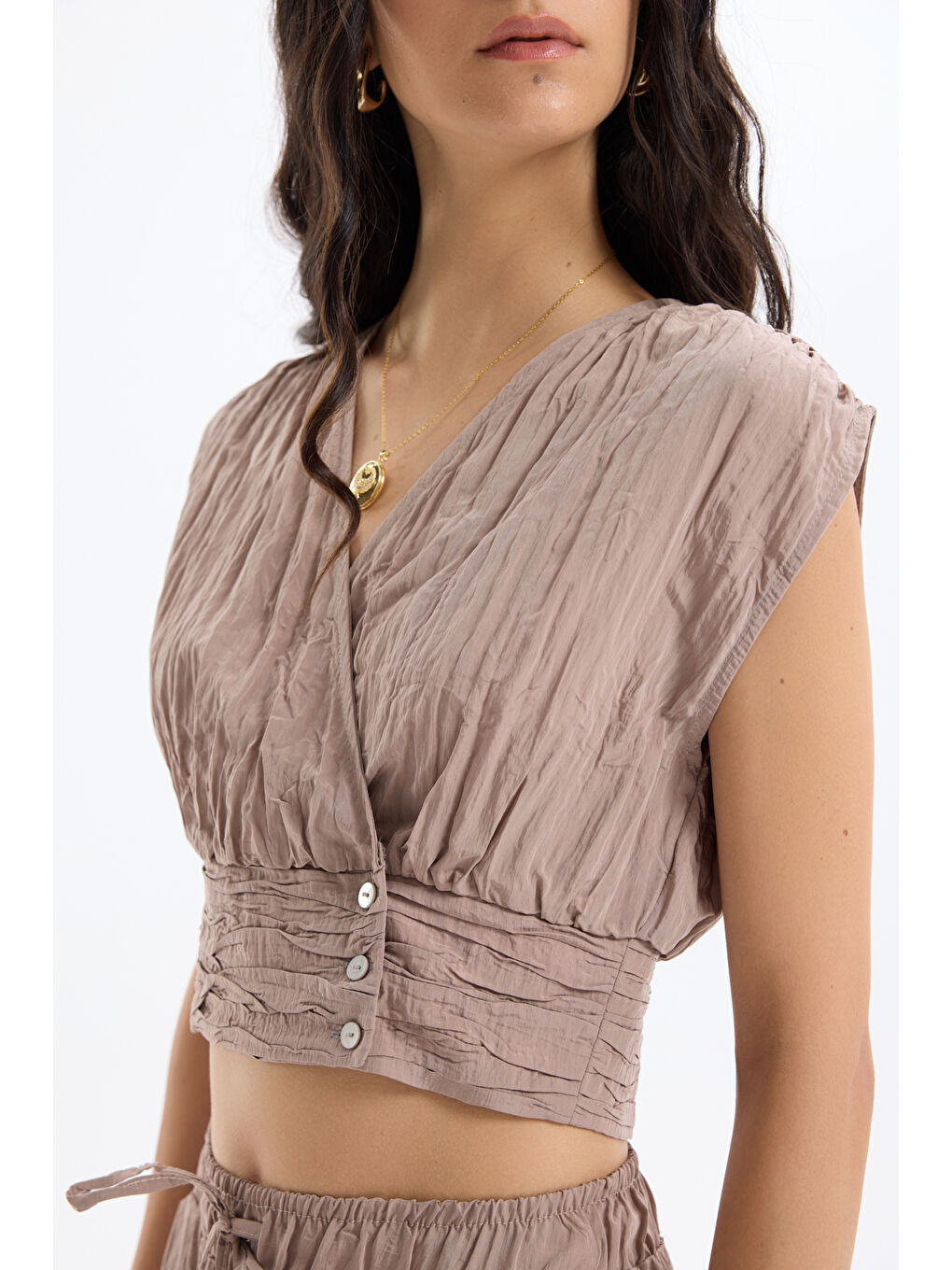 Kırışık Görünümlü Kolsuz Düğmeli Bluz Açık Kahverengi-3