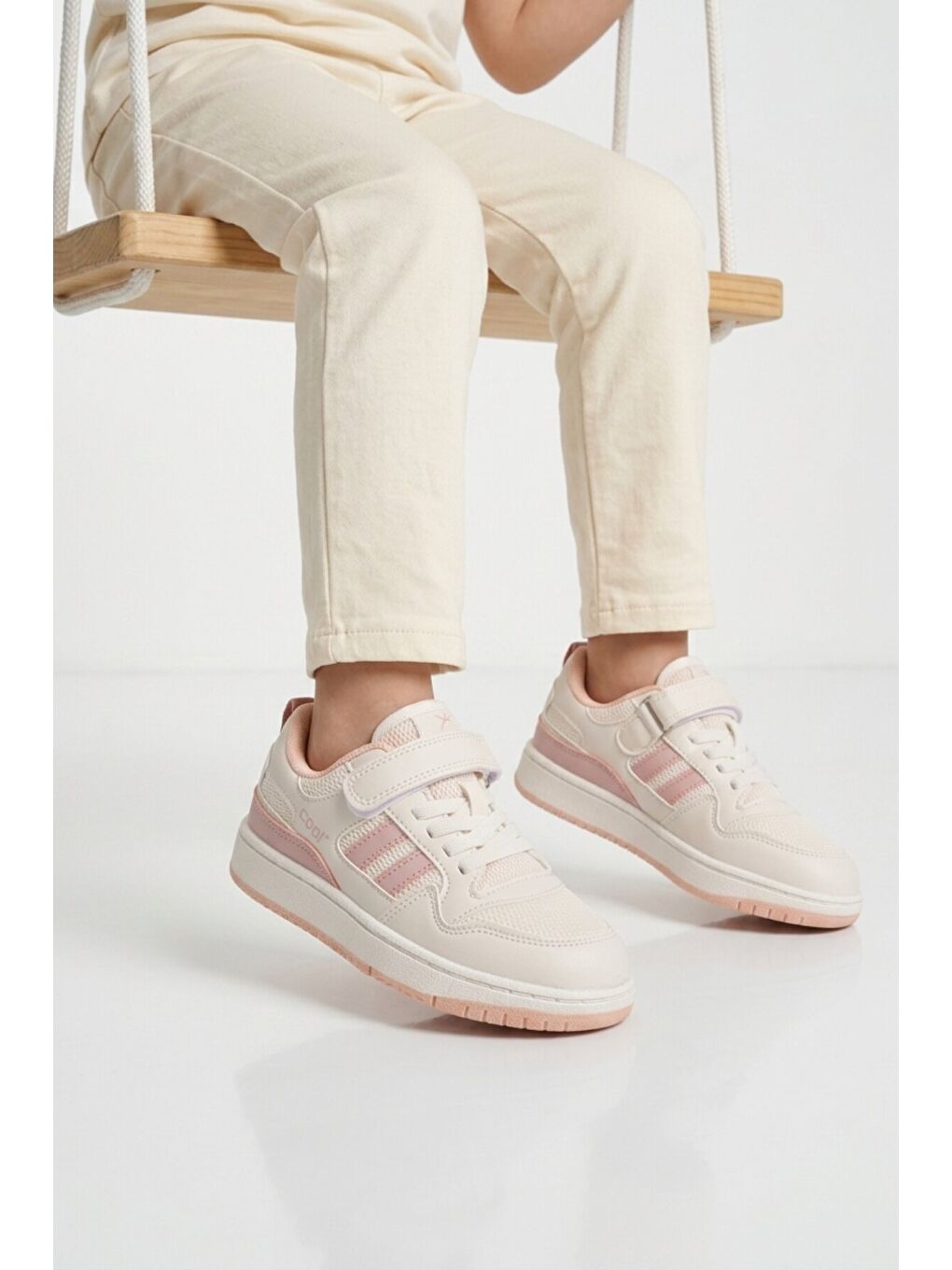 Beyaz Pudra Fileli Hafif Cırtlı Kız Çocuk Spor Ayakkabı Stella F-1