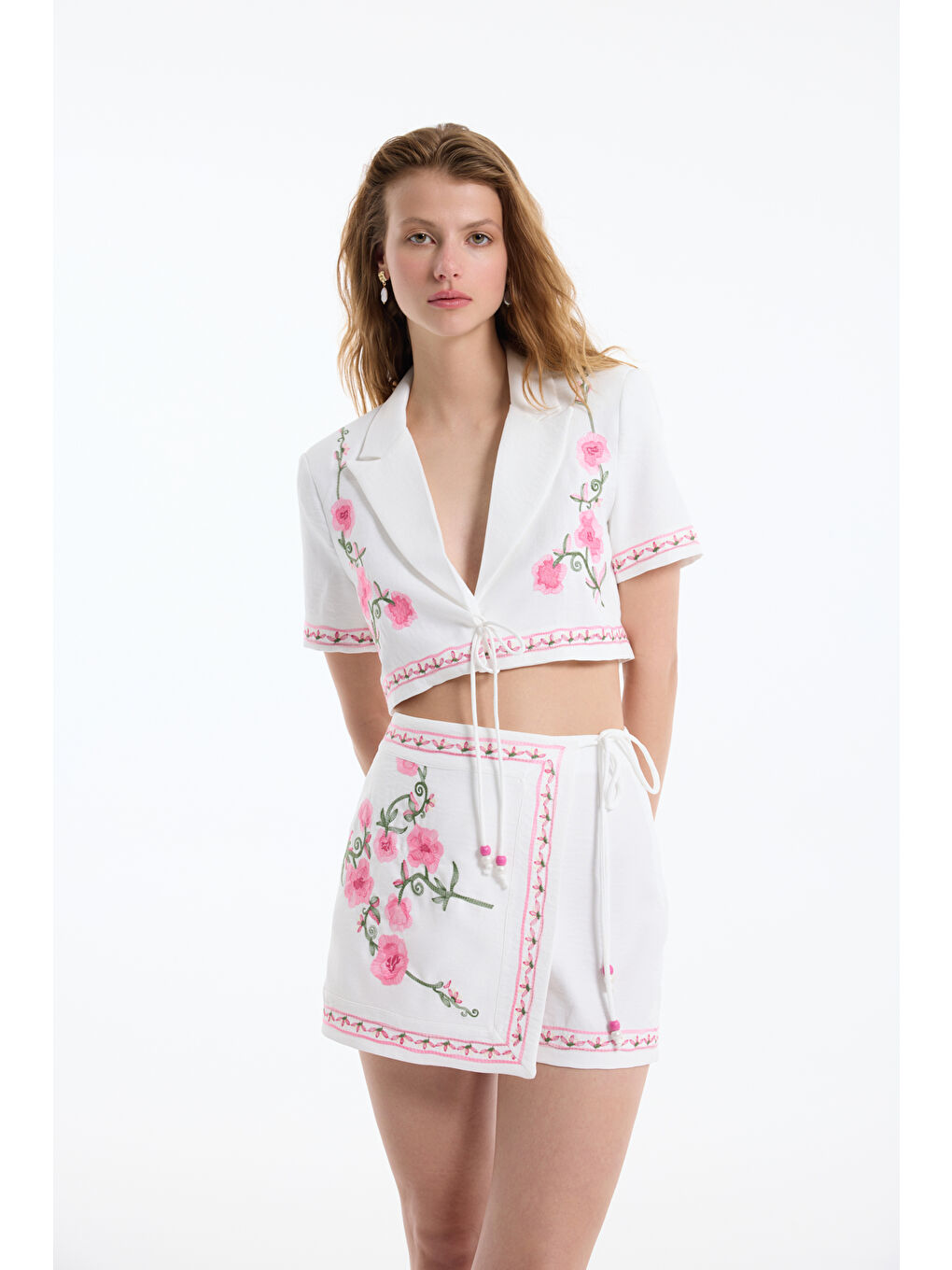 Nakış Çiçek Desenli Bağlamalı Şort Etek Ekru-2