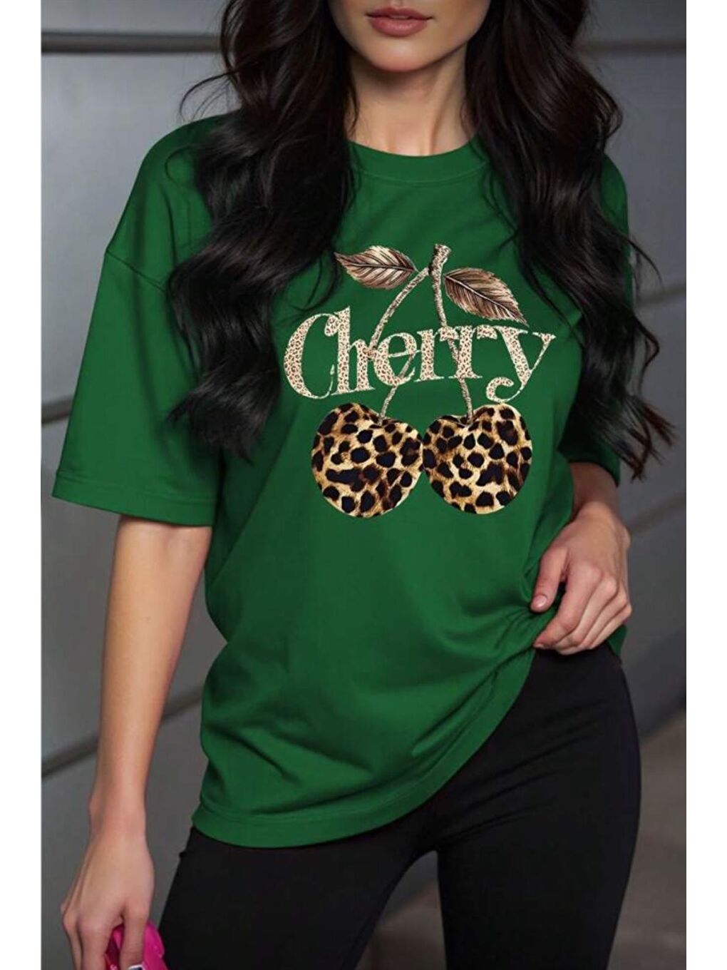 Yeşil Gold Cherry Kadın Oversize Ön Baskılı Bisiklet Yaka Pamuklu T-Shirt Rahat Kesim