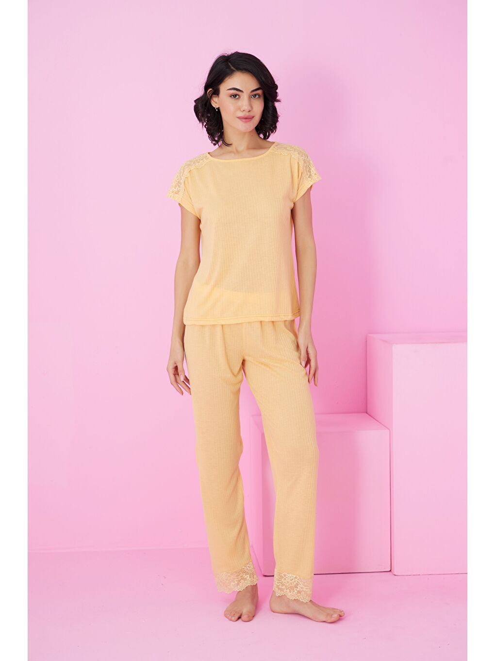 Sarı Soft Touch İnce Mevsimlik Dantel Detaylı Örme Pijama Takım7864-1