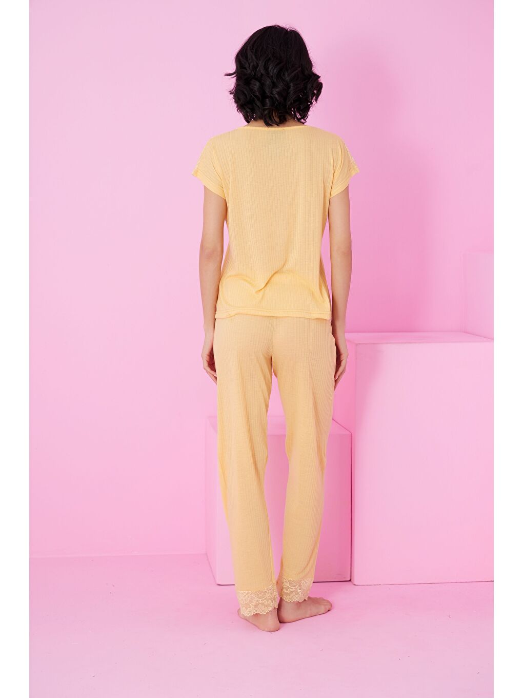 Sarı Soft Touch İnce Mevsimlik Dantel Detaylı Örme Pijama Takım7864-2