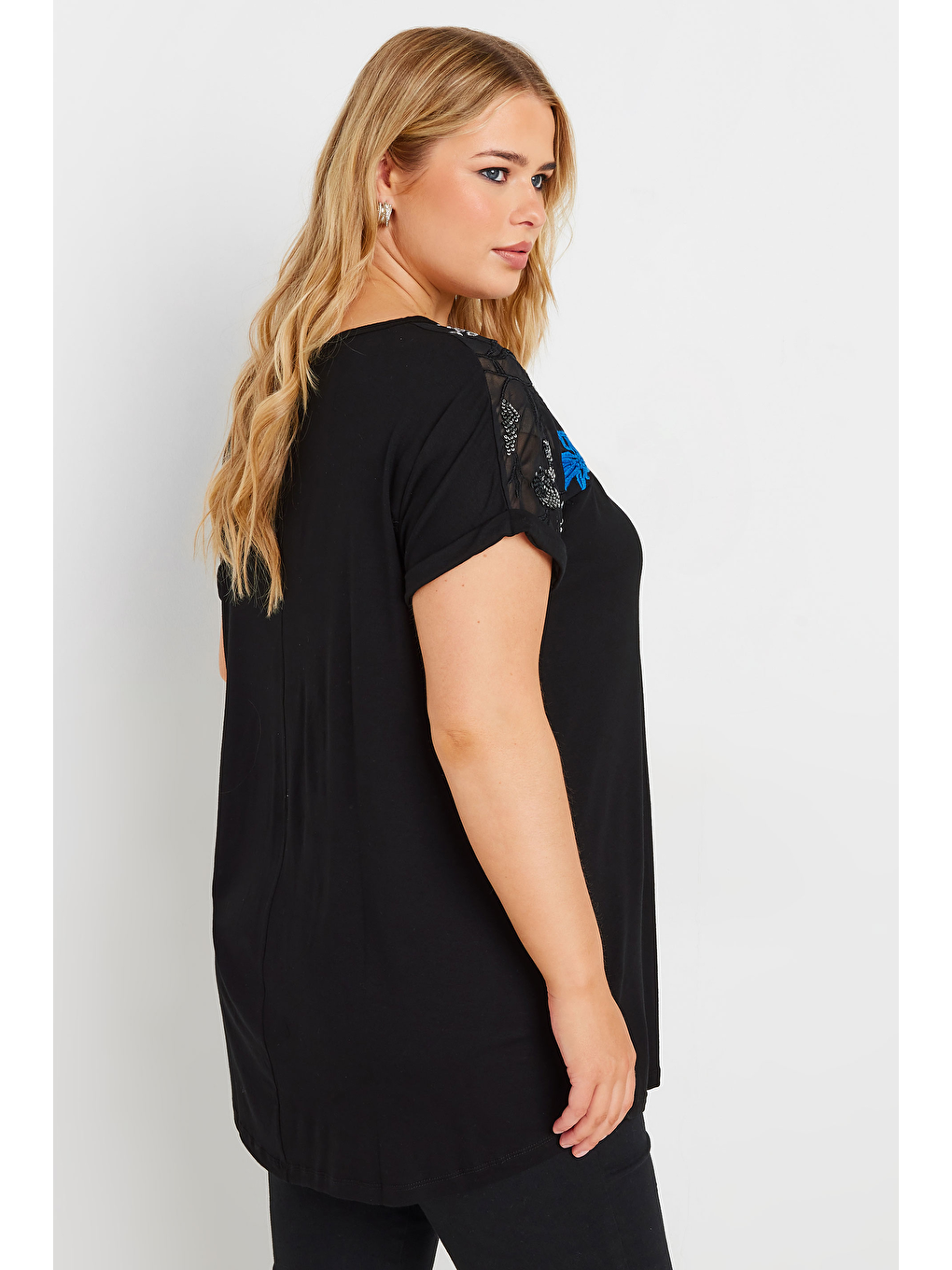 Siyah Büyük Beden Bisiklet Yaka Kısa Kollu Payet Detaylı Bluz 303443-1