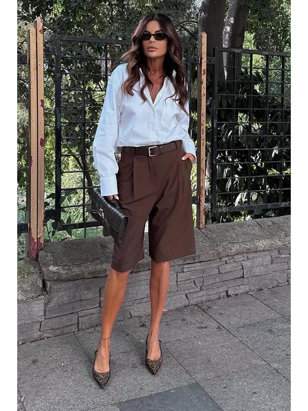 Kahverengi Pileli Kadın Bermuda Şort Mg2483