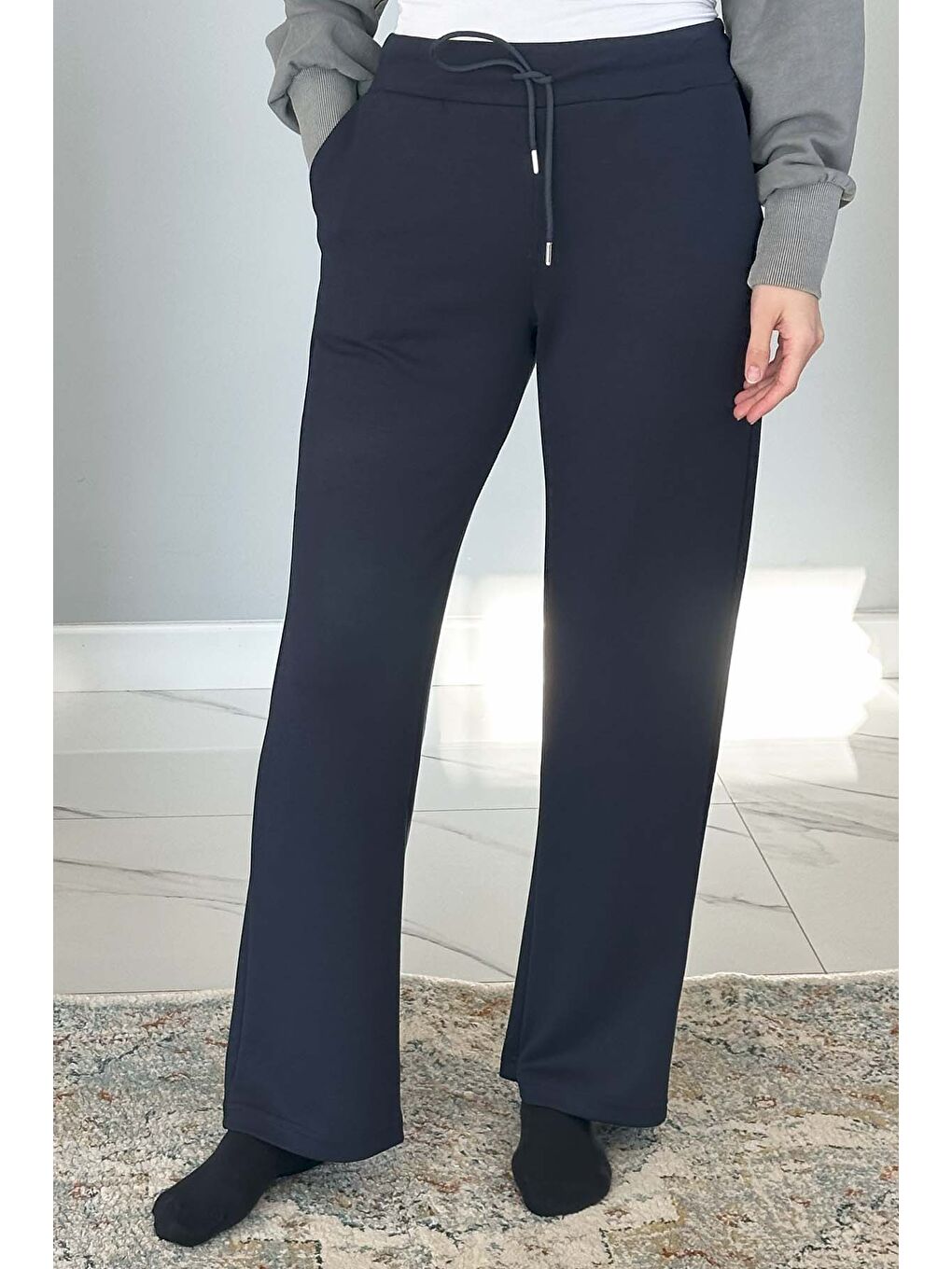 Beli Lastikli Pantolon Görünümlü Bol Paça Kadın Eşofman Altı 8015 Lacivert